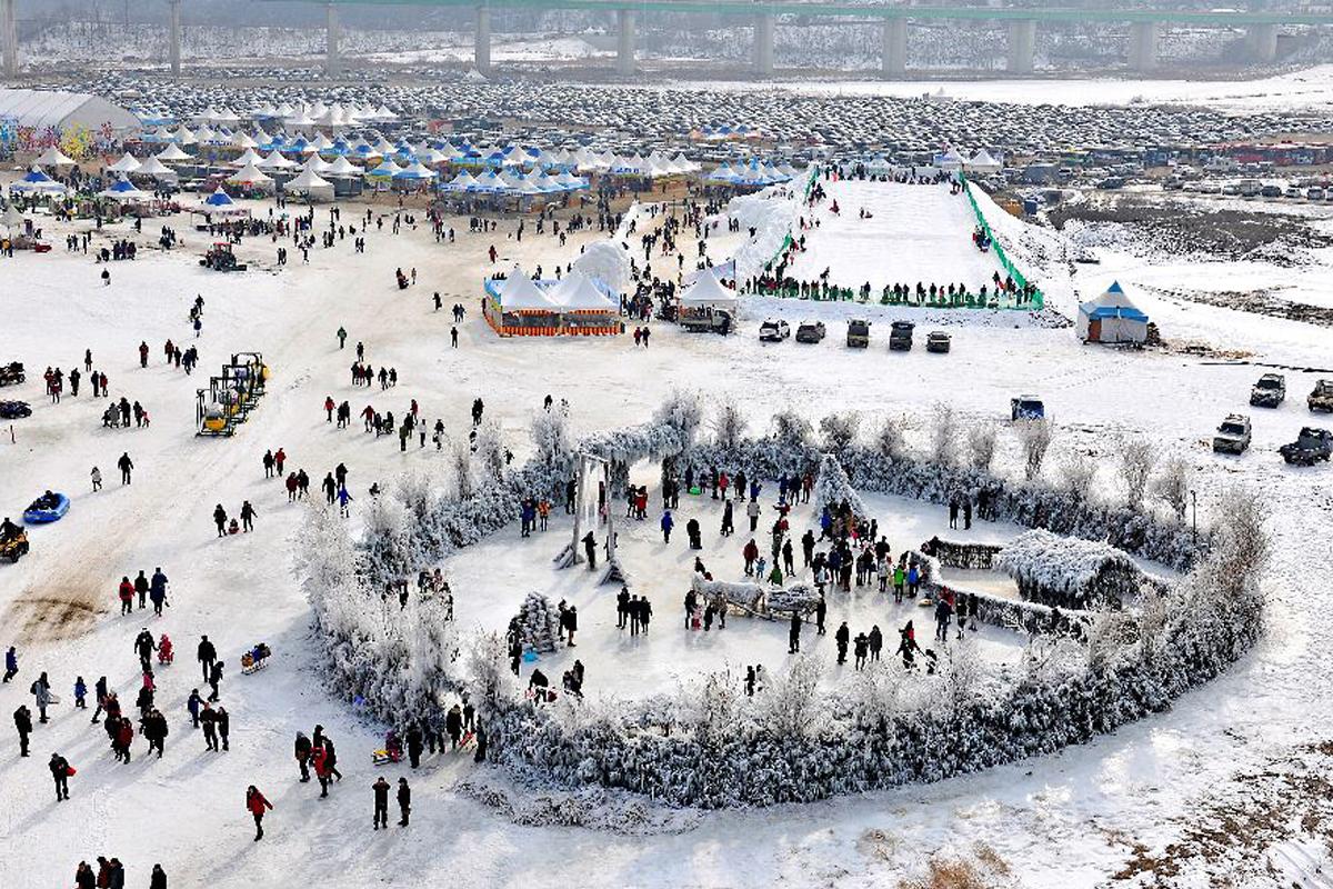 Winter Activities In Korea: Winter festival ice fishing