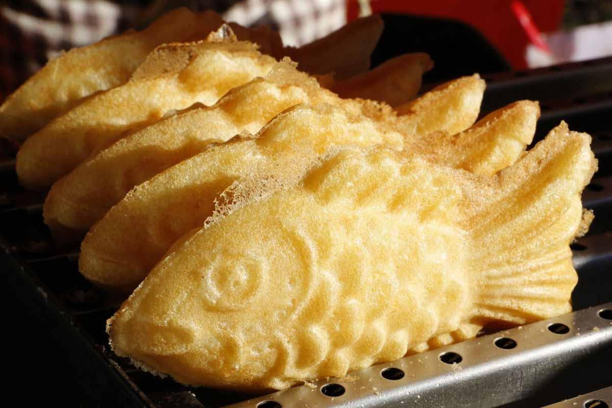 Winter Activities In Korea: street food - bungeoppang