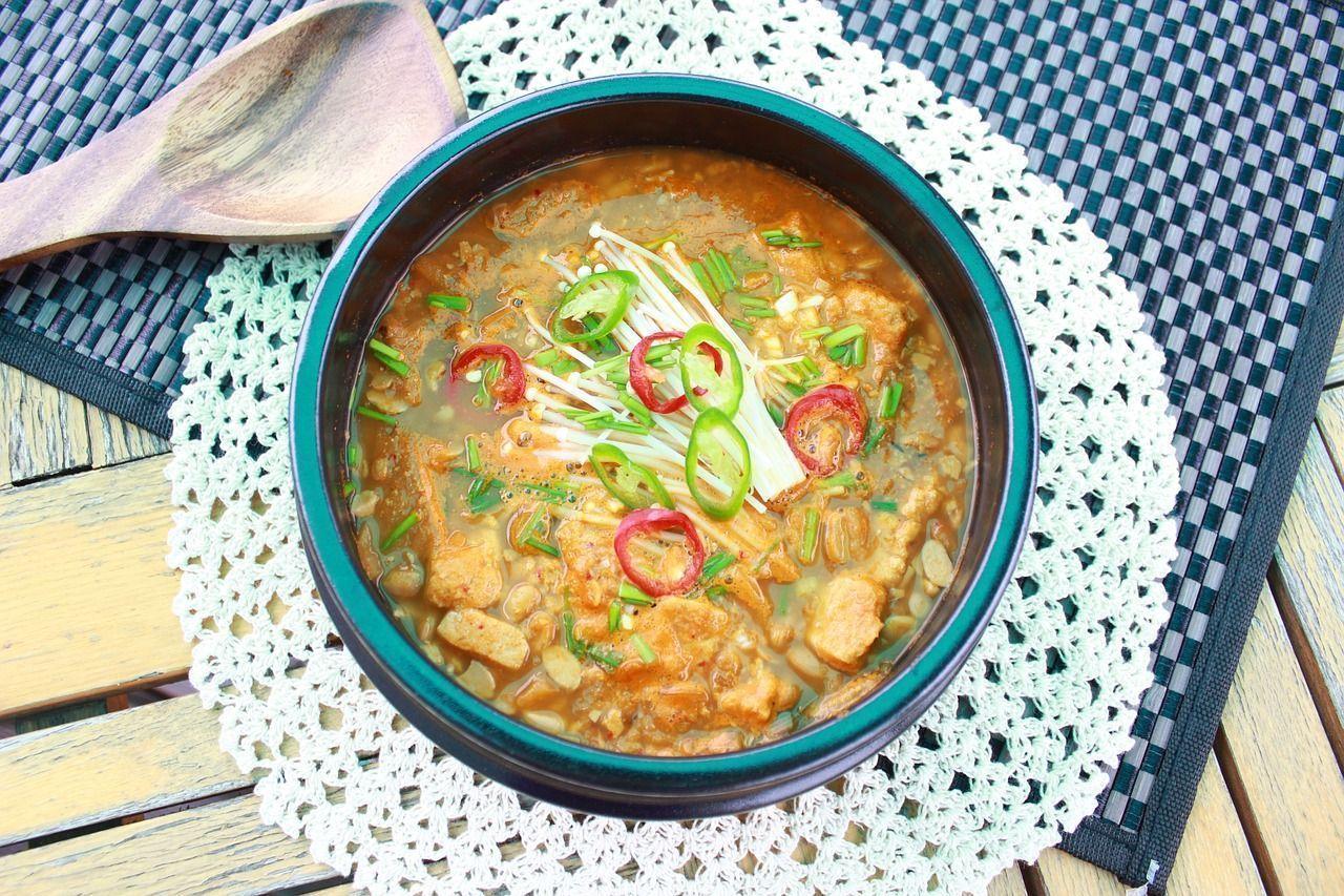 清麴醬，一碗盛載著豐富配料的韓國發酵湯。」