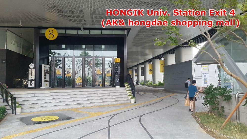ทางออก 4 สถานีมหาวิทยาลัยฮงงิก (ห้างสรรพสินค้า AK และ ฮงแด)