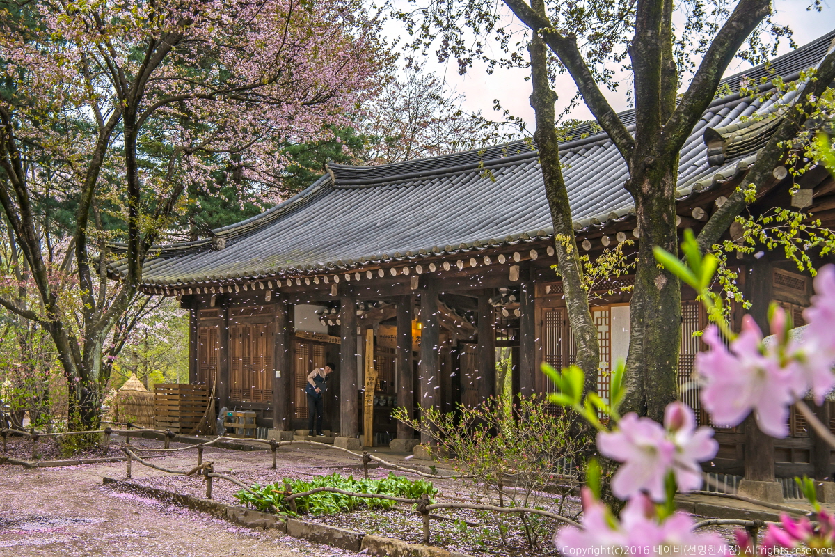 nhà hanok ở Đảo Nami, Làng Pháp Petite France
