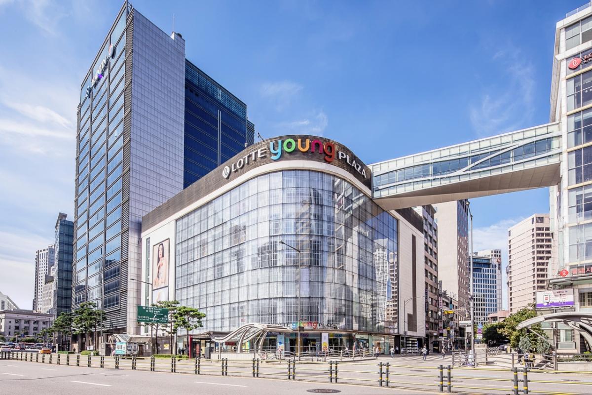 明洞區新世界百貨店或樂天百貨店外觀