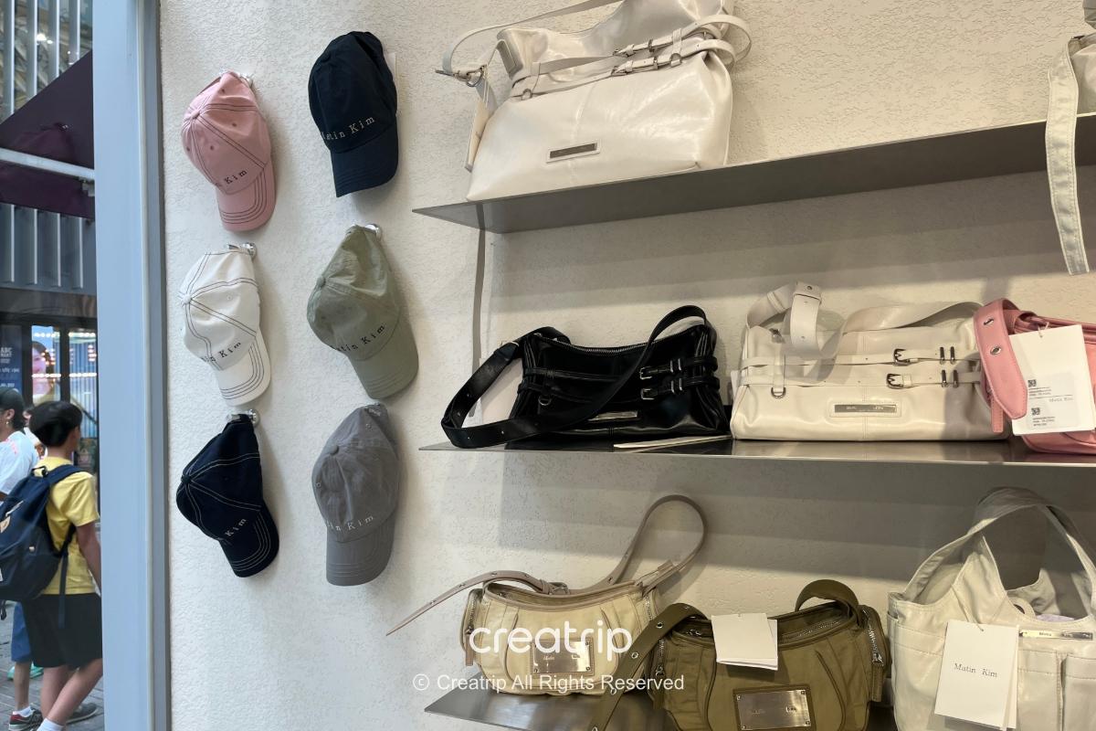Matin Kim 明洞旗艦店店內同手袋產品