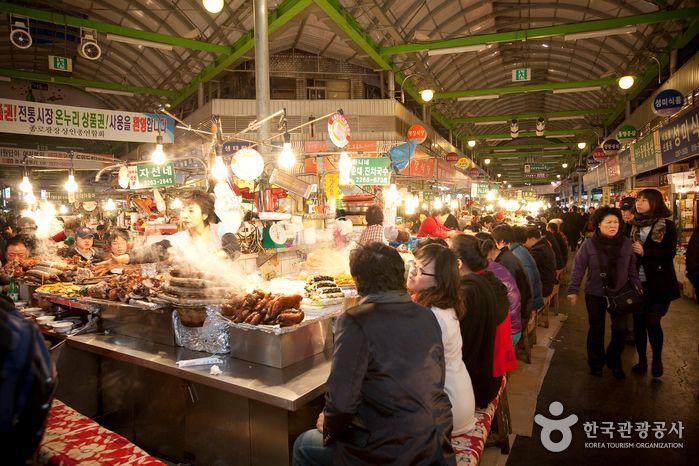 廣藏市場(서울 광장시장)