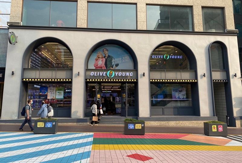 韓国、韓国旅行、韓国観光、ソウル旅行、弘大、ホンデ、ショッピング、韓国コスメ、オリーブヤング、若者、ホットスポット、韓国ファッション、韓国雑貨、小物、韓国アクセサリー