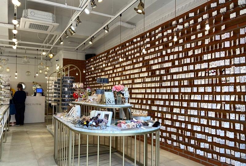 韓国、韓国旅行、韓国観光、ソウル旅行、弘大、ホンデ、ショッピング、韓国コスメ、オリーブヤング、若者、ホットスポット、韓国ファッション、韓国雑貨、小物、韓国アクセサリー