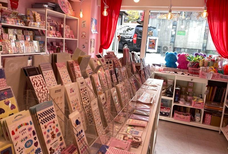 韓国、韓国旅行、韓国観光、ソウル旅行、弘大、ホンデ、ショッピング、韓国コスメ、オリーブヤング、若者、ホットスポット、韓国ファッション、韓国雑貨、小物、韓国アクセサリー