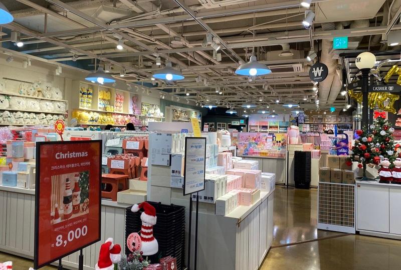 韓国、韓国旅行、韓国観光、ソウル旅行、弘大、ホンデ、ショッピング、韓国コスメ、オリーブヤング、若者、ホットスポット、韓国ファッション、韓国雑貨、小物、韓国アクセサリー