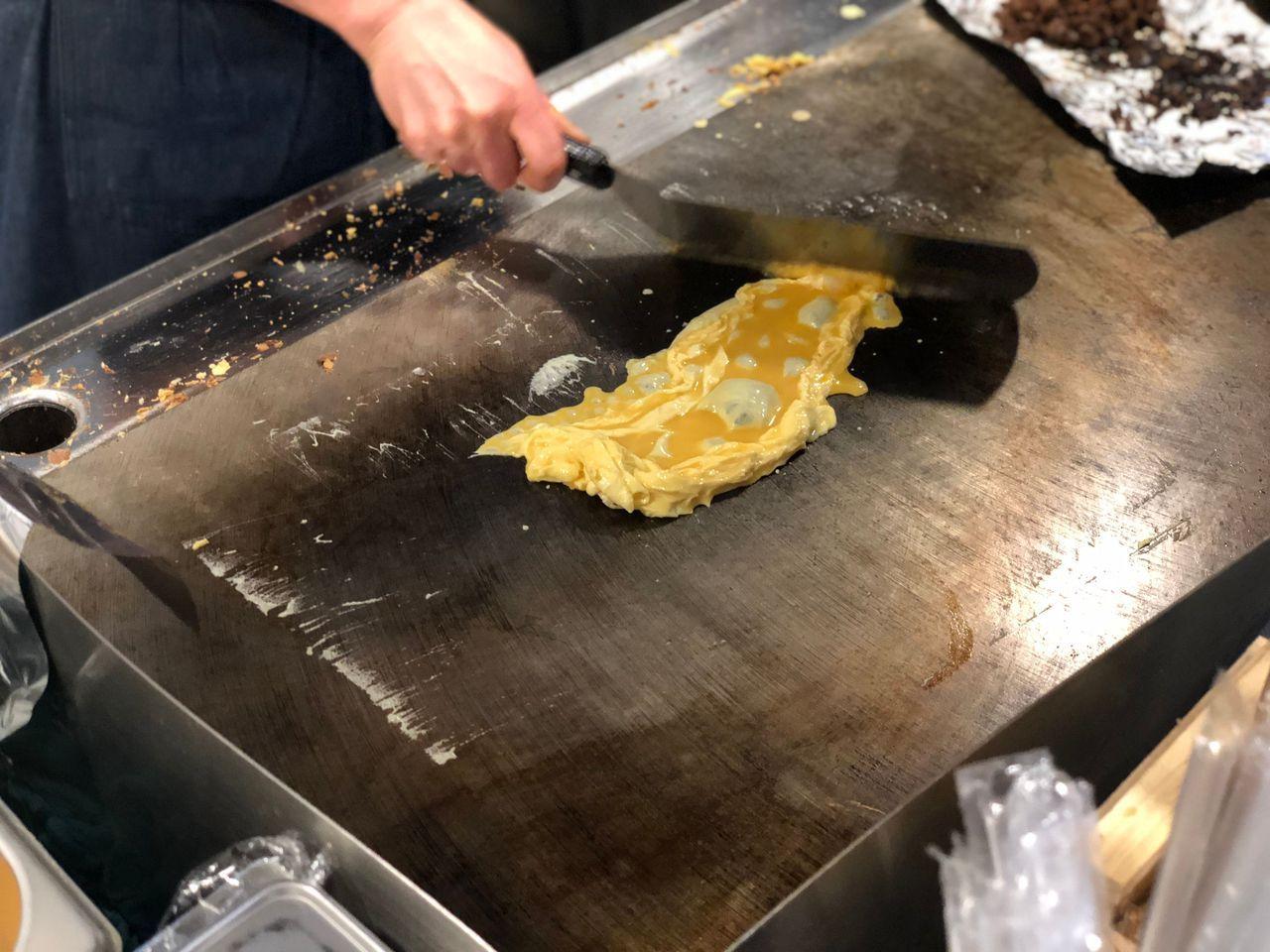 Egg Drop рестораны түлхүүр цэг, өдрийн туршдаа шинэ хоолоор үүлэн дүүргэж.