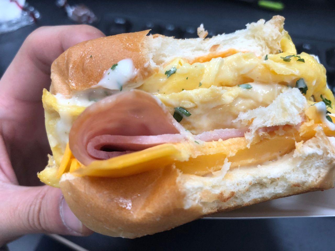 Egg Drop дэлгүүр, захиалга авлига машинтай, үйлчилгээ хурданхан.