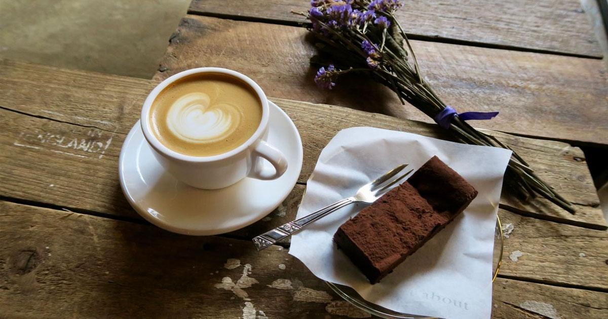 r.about: Quán cafe vintage với bánh brownie nổi tiếng ở Itaewon