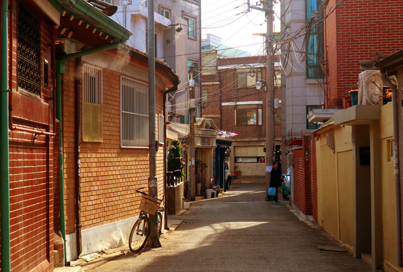 韓国旅行、韓国おすすめスポット、ホットプレイス、人気スポット、ソウル旅行、ソウルカフェ、ソウルグルメ、文来、ソンリダンキル、ヨンリダンキル、乙支路、益善洞、延南洞、聖水、西村