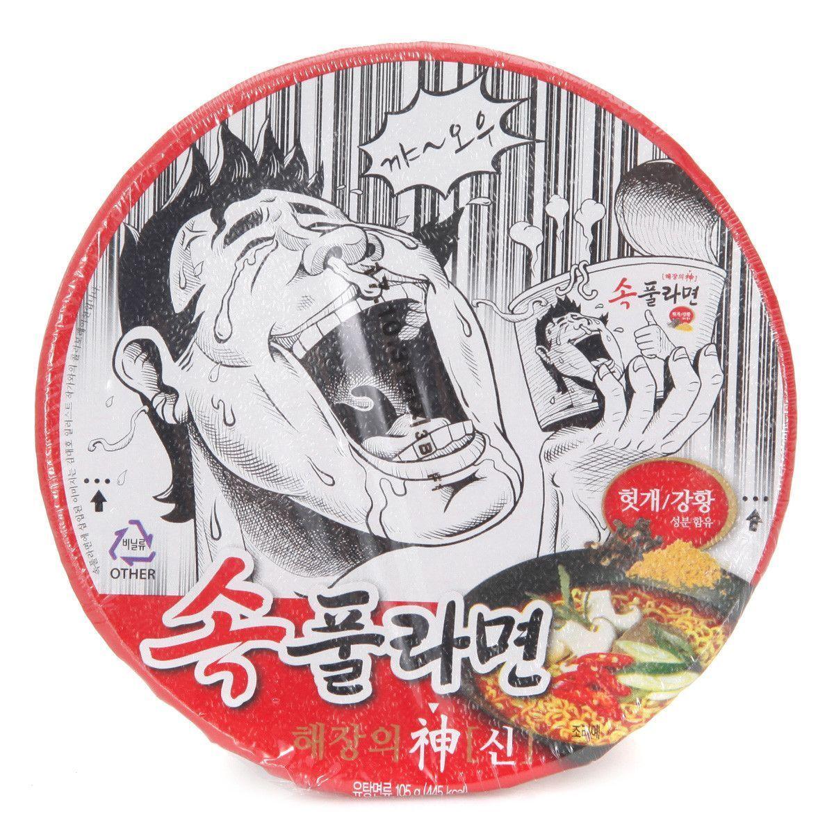 韓國即食麵特寫，展示了麵條與辛辣湯頭的完美結合，令人食指大動