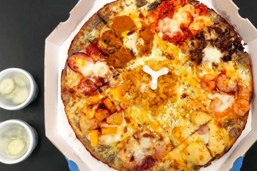 滿滿韓國風味的Pizza Alvolo拼盤披薩，讓您在家中也能享受正宗韓式風味與豐富的披薩口感。