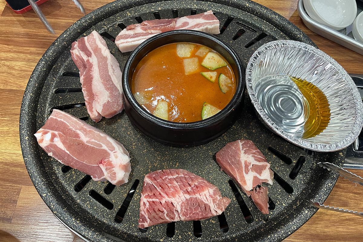 韓国旅行 韓国グルメ旅行 韓国グルメ 明洞グルメ店 明洞 オントリセンコギ サムギョプサル食べ放題