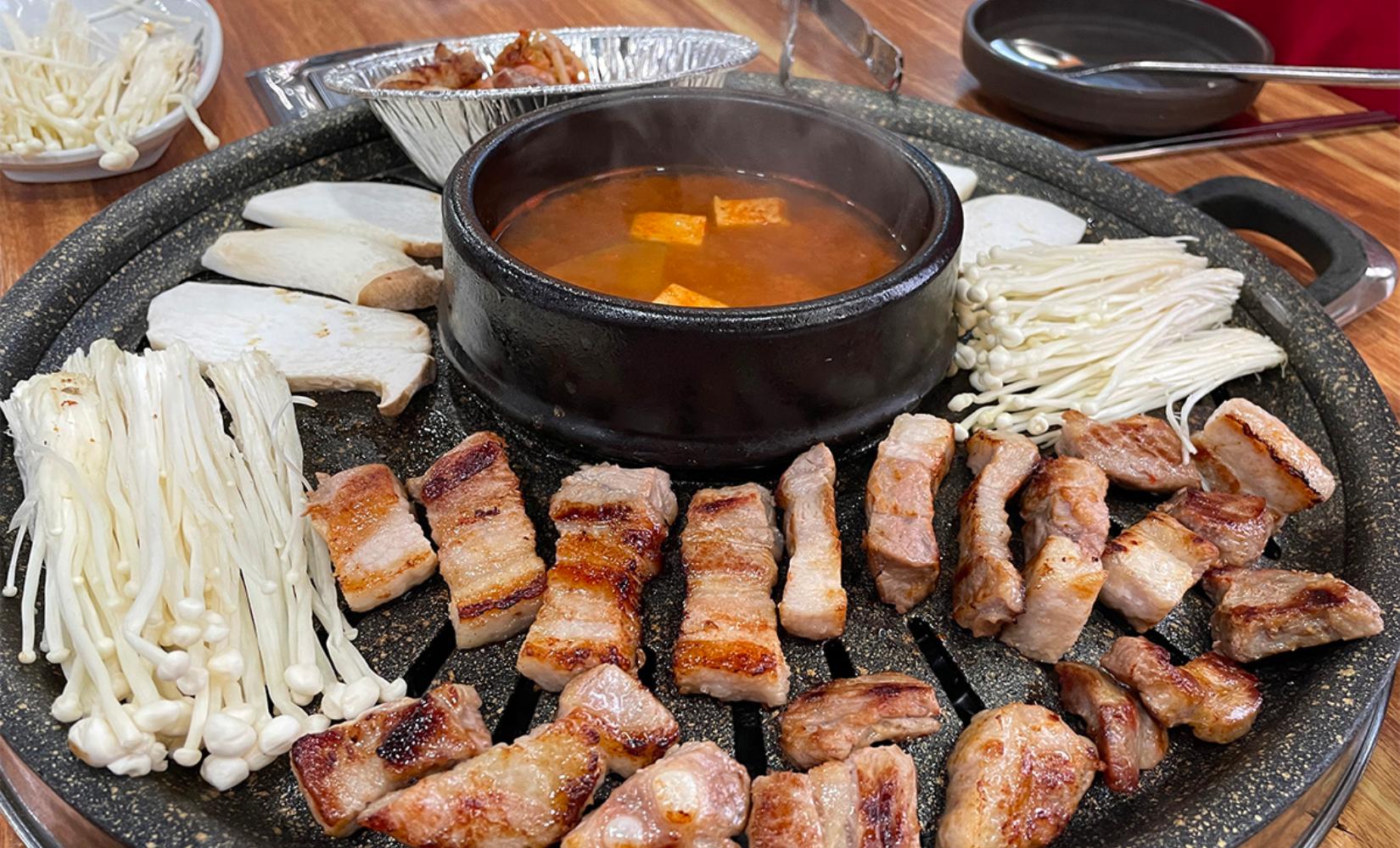 Ungteori Saenggogi: Quán thịt nướng buffet không giới hạn ở Myeongdong