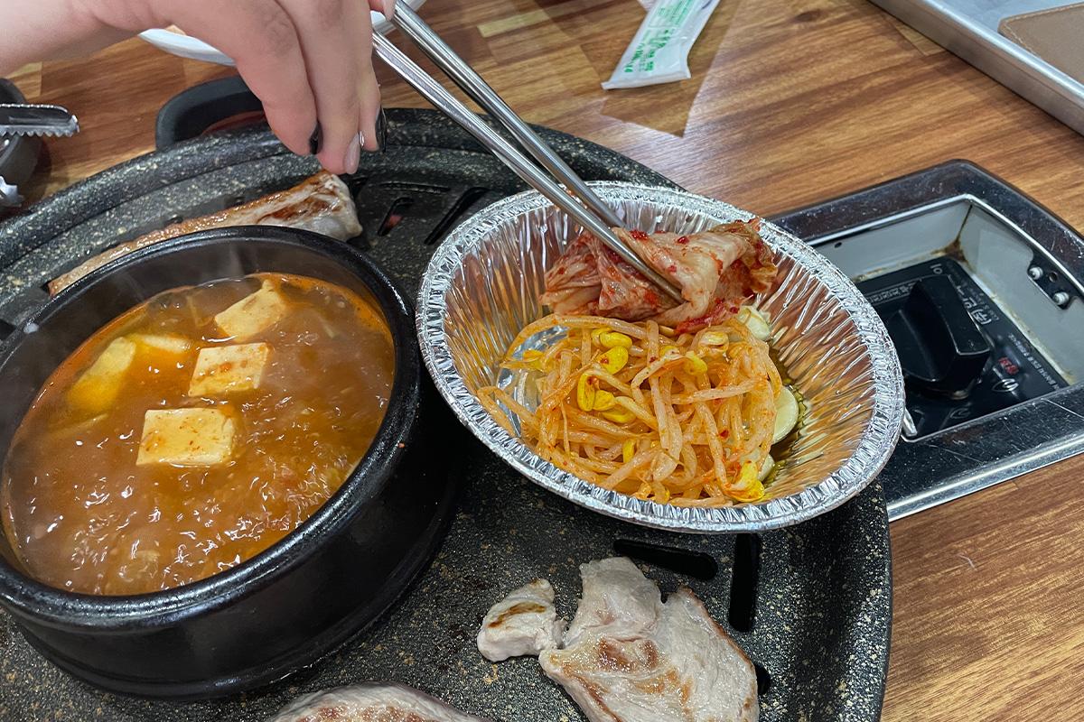 韓国旅行 韓国グルメ旅行 韓国グルメ 明洞グルメ店 明洞 オントリセンコギ サムギョプサル食べ放題