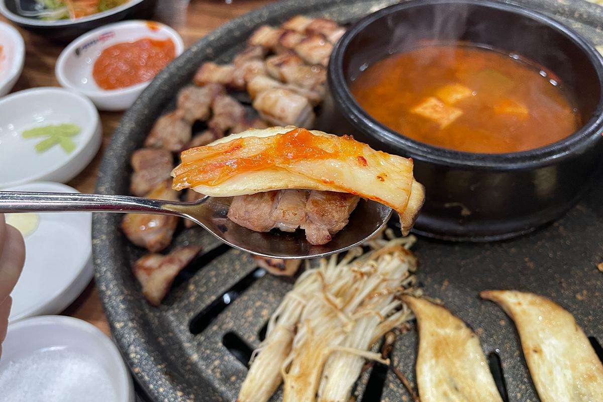 韓国旅行 韓国グルメ旅行 韓国グルメ 明洞グルメ店 明洞 オントリセンコギ サムギョプサル食べ放題