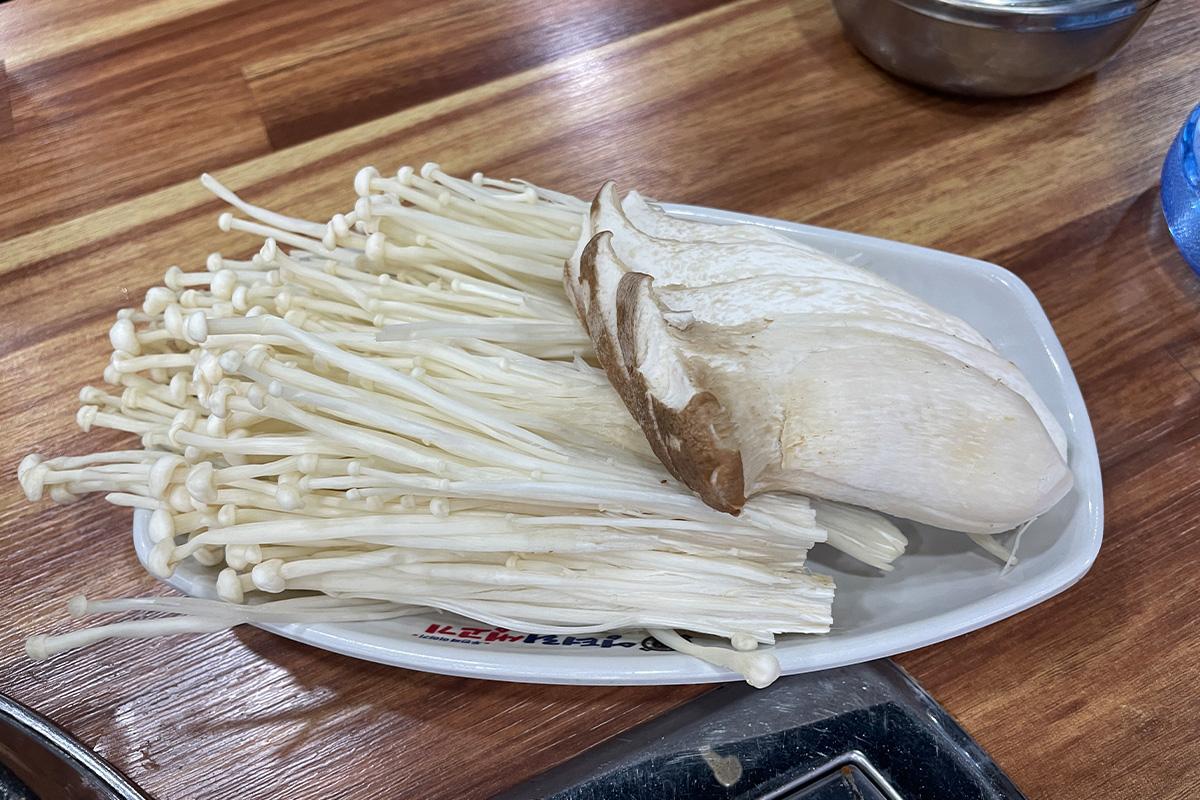 韓国旅行 韓国グルメ旅行 韓国グルメ 明洞グルメ店 明洞 オントリセンコギ サムギョプサル食べ放題