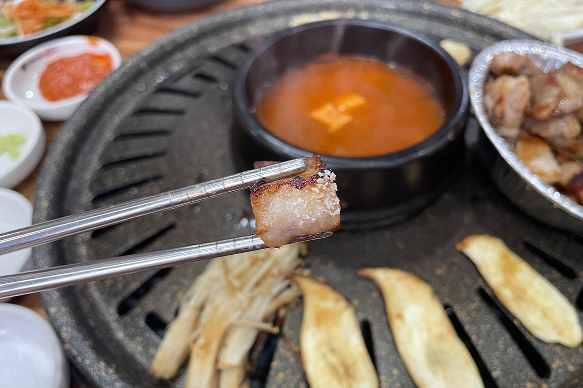 韓国旅行 韓国グルメ旅行 韓国グルメ 明洞グルメ店 明洞 オントリセンコギ サムギョプサル食べ放題