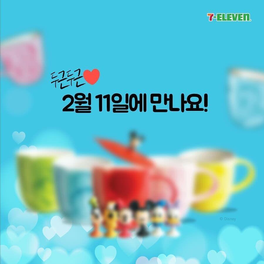 迪士尼角色小人偶，裝飾在馬克杯上方