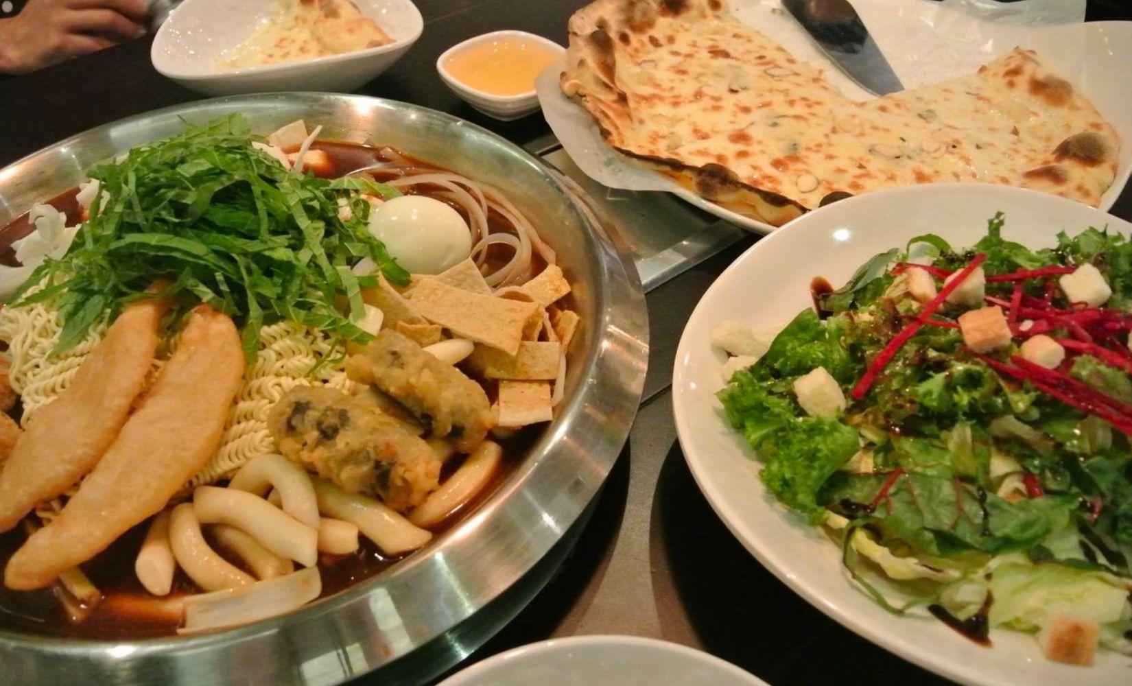 Hwa Tteok: Nhà hàng Pizza và Tteokbokki ngon nức tiếng Myeongdong