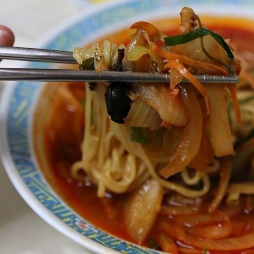 チャンポン、スパイシーな韓国風中華麺、チャンポンの一品