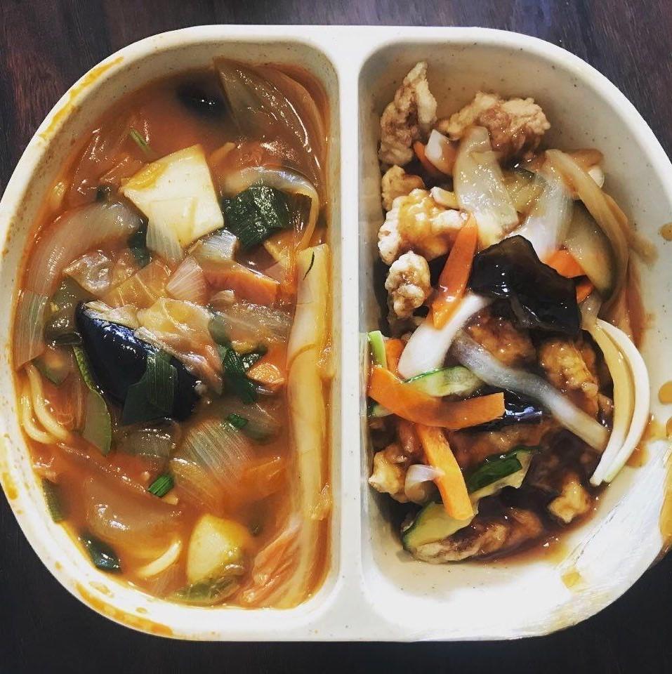 チャンポンとタンスユクセット、韓国風中華料理のスパイシー麺と揚げ肉のセット