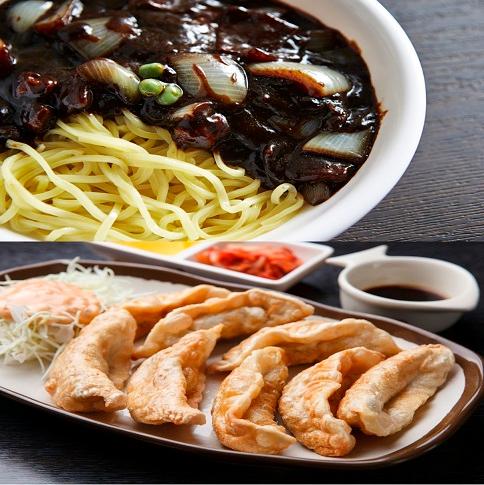 ジャージャー麺と焼き餃子のセット、人気の韓国風中華料理の一例