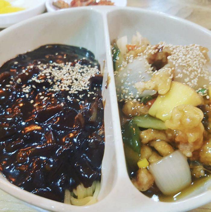 ジャージャー麺とタンスユクセット、韓国風中華料理の人気コンビネーションメニュー