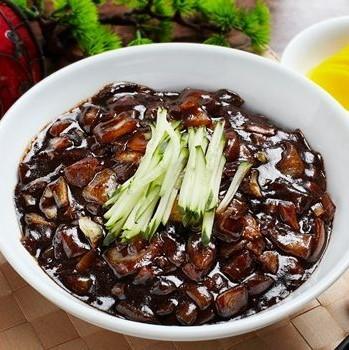 ジャージャー麺、韓国で人気の中華料理であるジャージャー麺の図