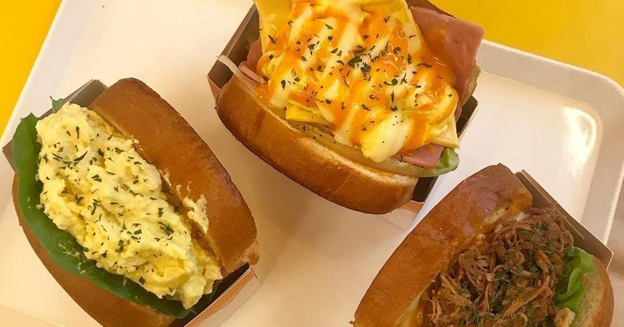 首尔提供多样化早午餐选择的吐司店，一次满足顾客对美食的多重需求。