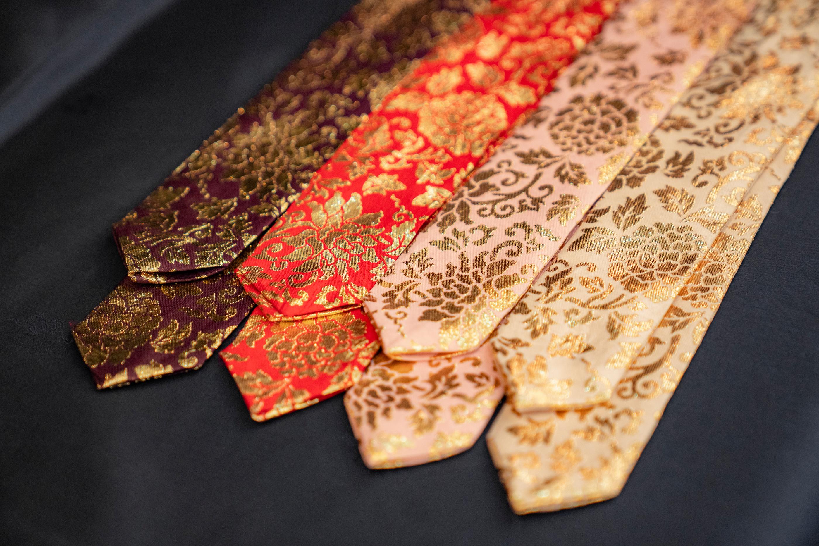 ジジベベ韓服店で提供される華麗なデザインの帯のコレクション