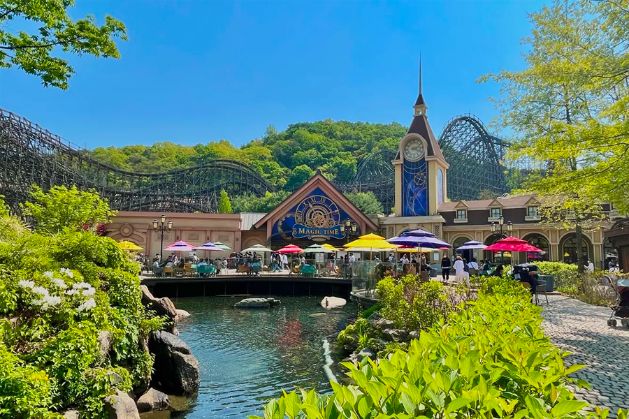 愛寶樂園的T-Express木質雲霄飛車，驚險刺激的高空過山車體驗。