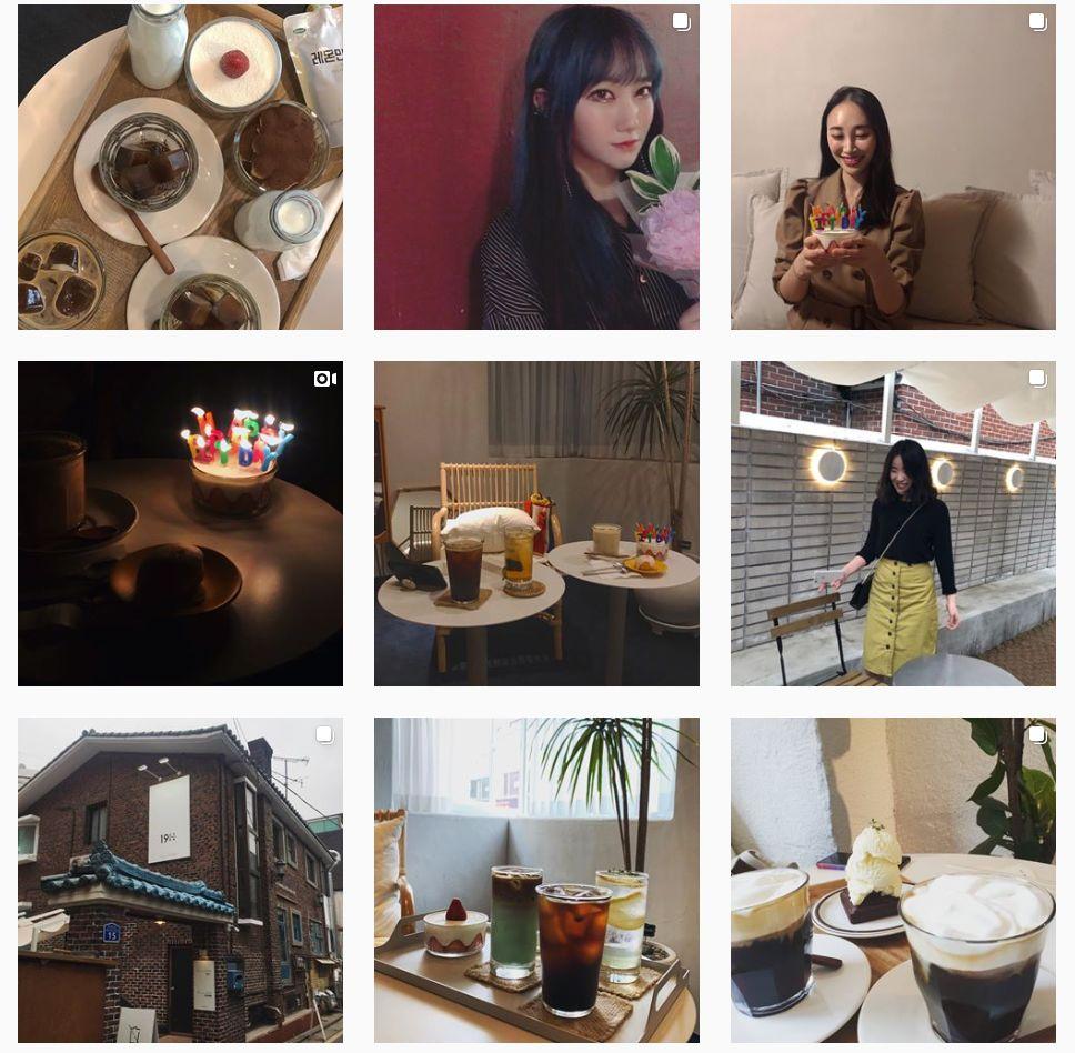 홍대 19호실 카페에서 소품과 함께 설치된 빈티지한 장식