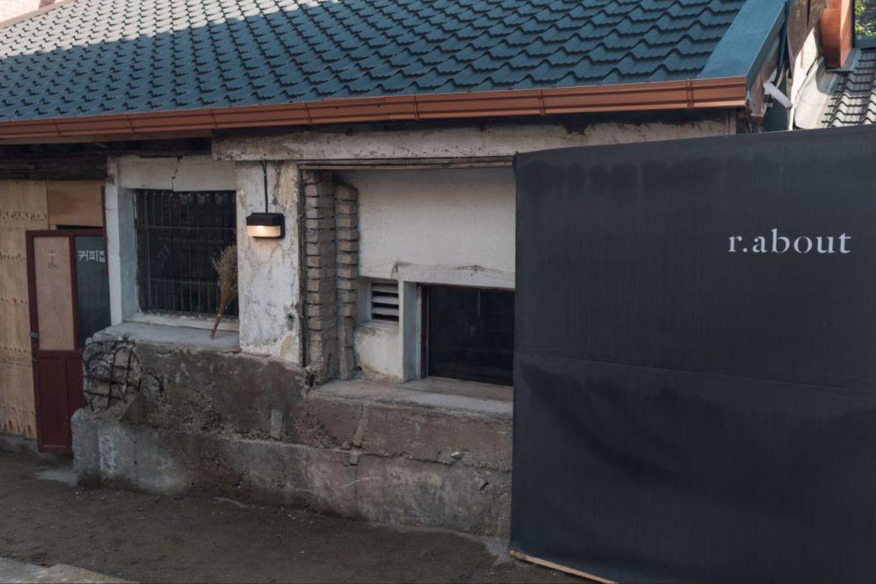 韓国カフェ、韓国、ソウル、ソウルカフェ、韓国古民家、古民家カフェ、レトロ、レトロカフェ、ホンデ、ホンデカフェ、弘大、イテウォン、梨泰院、ソウル駅、おしゃれなカフェ、ゆっくりできるカフェ、見せるだけクーポン、クリエイトリップ、カフェアート、カフェ行き方、カフェ、大きいソファカフェ、一人旅、韓国日帰り、韓国一人旅、大人数カフェ