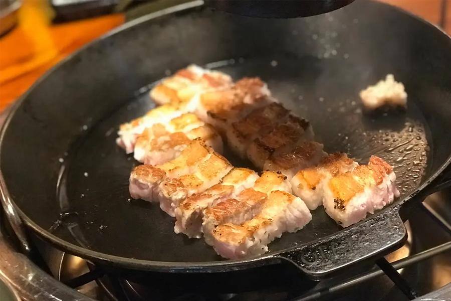 清潭洞 秋風嶺刀五花肉 묵은지 김치와 함께, 아이돌이 사랑하는 맛집