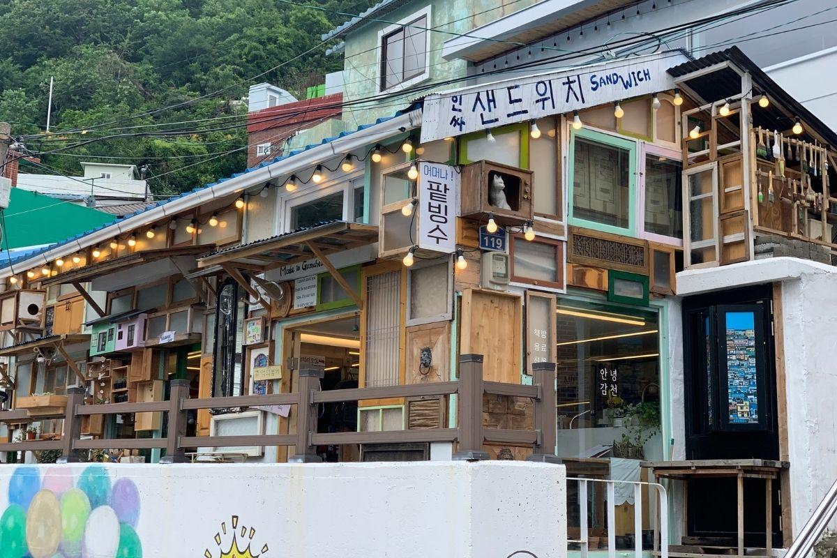 cửa hàng sandwich ở Làng văn hoá Gamcheon Busan