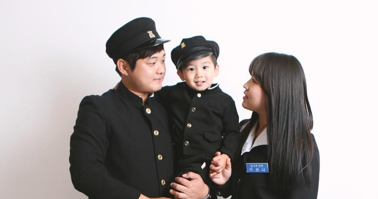 一家位於甘川村的小型文創用品店，店內陳列著獨特的韓國手工藝品和紀念品。