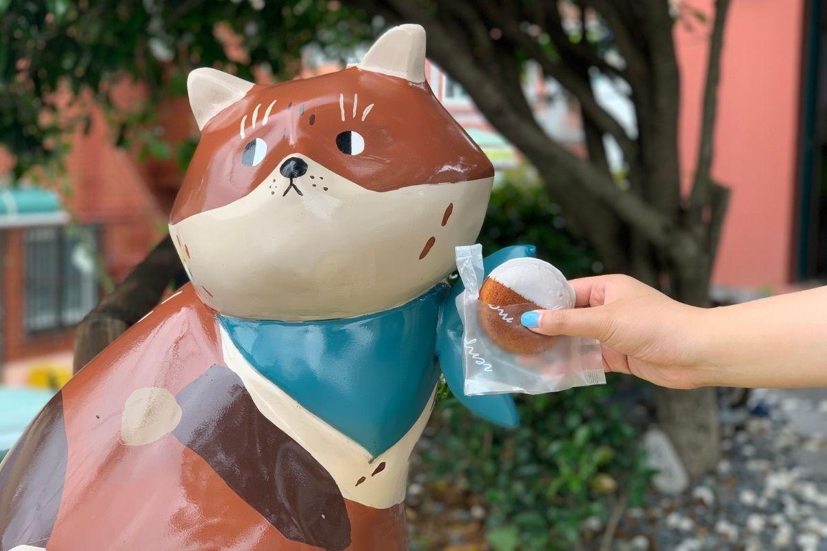 chú mèo và bánh mặt trăng