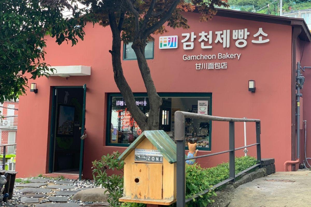 tiệm bánh ở Làng văn hoá Gamcheon Busan