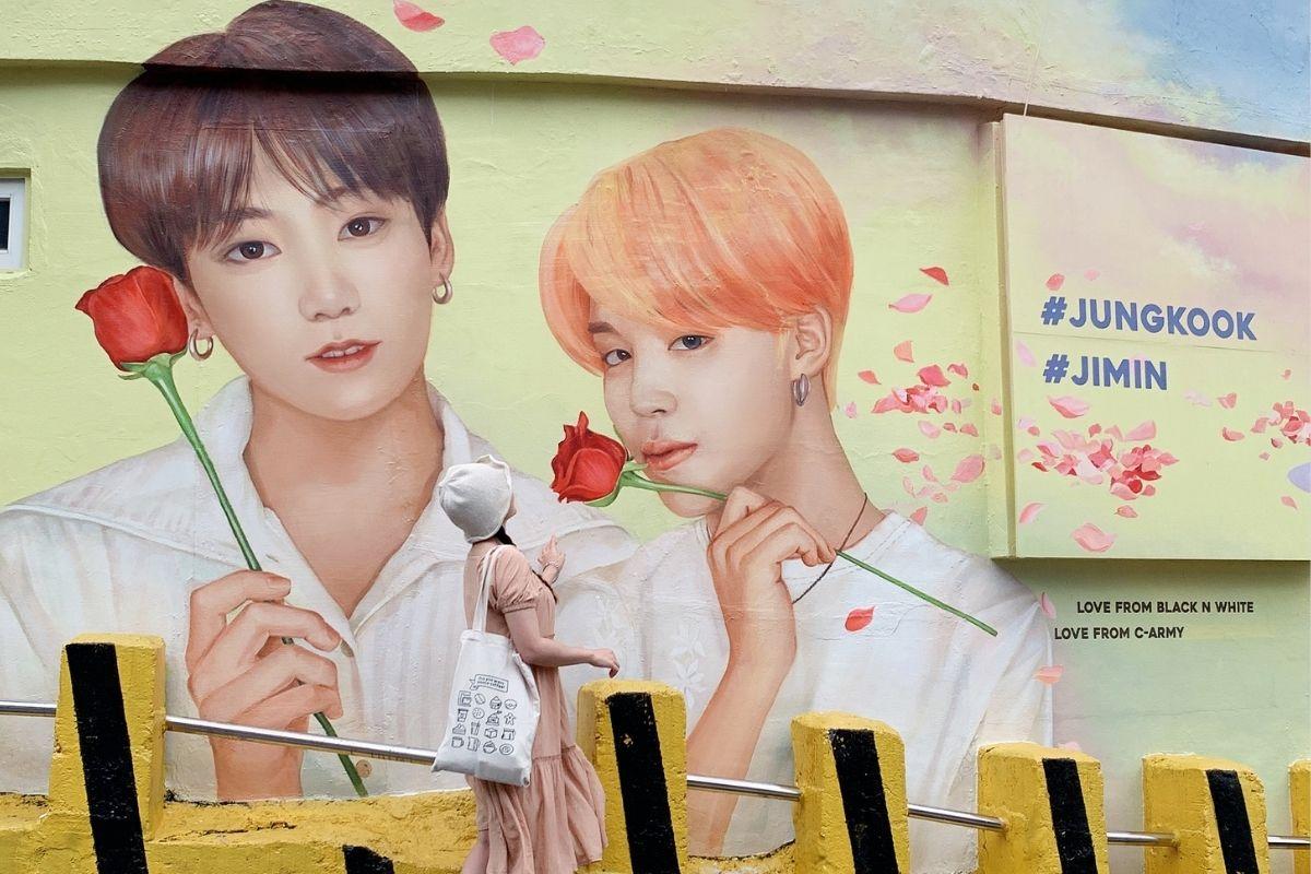 tường bts jungkook, jimin ở Làng văn hoá Gamcheon Busan