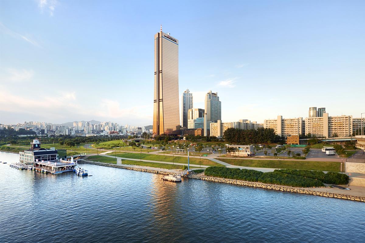 A picturesque view of the 63 Building in Yeouido, Seoul, overlooking the Han River.