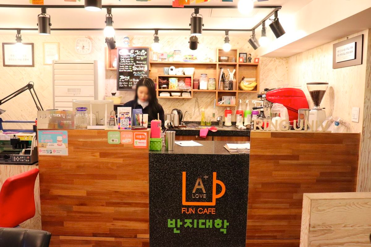 同另一半飛韓國想有一個難忘體驗?不如就去戒指大學整返整獨一無二嘅戒指啦!