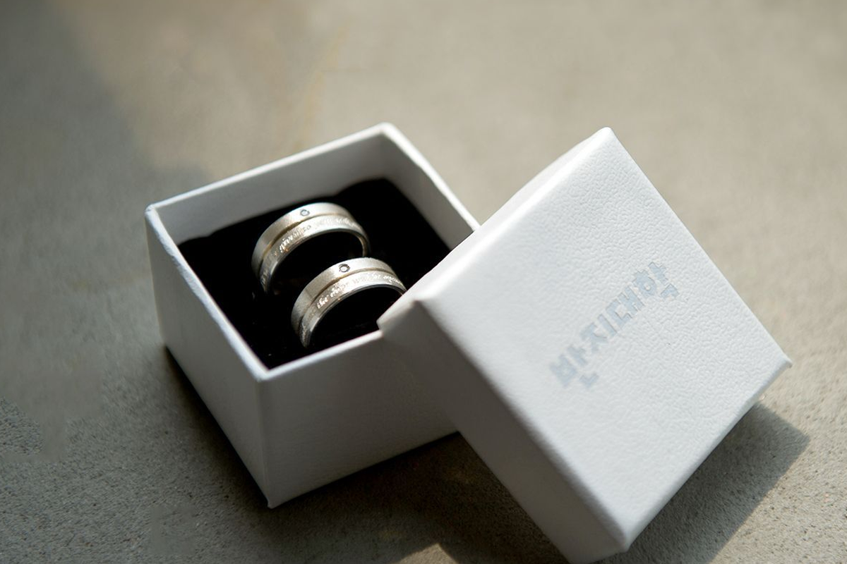 同另一半飛韓國想有一個難忘體驗?不如就去戒指大學整返整獨一無二嘅戒指啦!