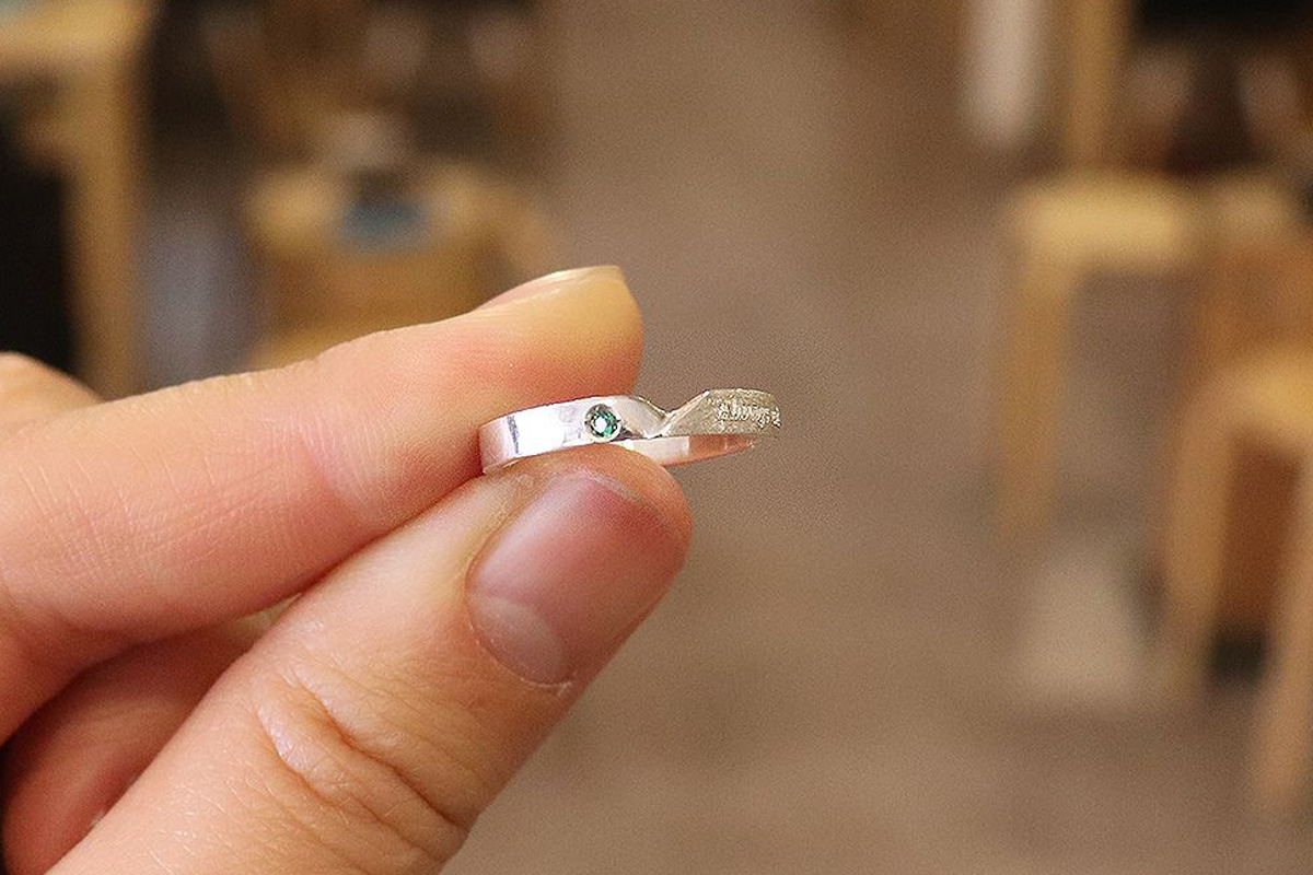 同另一半飛韓國想有一個難忘體驗?不如就去戒指大學整返整獨一無二嘅戒指啦!