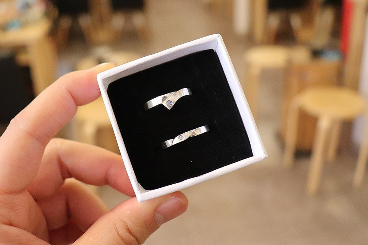 同另一半飛韓國想有一個難忘體驗?不如就去戒指大學整返整獨一無二嘅戒指啦!