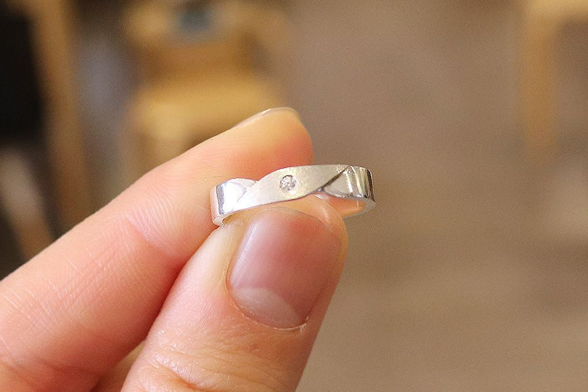 同另一半飛韓國想有一個難忘體驗?不如就去戒指大學整返整獨一無二嘅戒指啦!