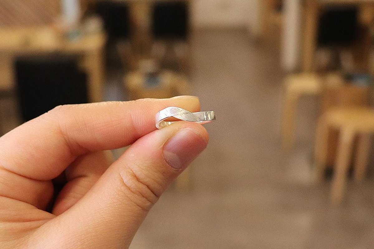 同另一半飛韓國想有一個難忘體驗?不如就去戒指大學整返整獨一無二嘅戒指啦!