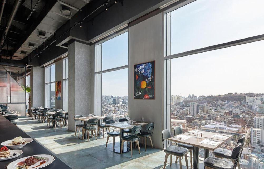 ตลาดนัดกลางคืนที่มีเอกลักษณ์ในโซลนี้ต้องเลื่อนจัดไป เนื่องจากสถานการณ์การระบาดของไวรัสในปีนี้